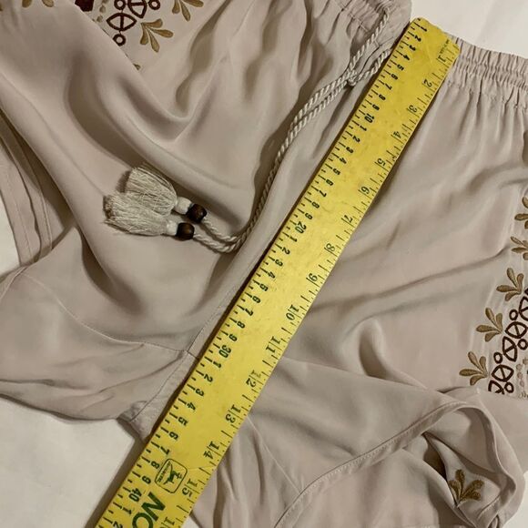 Sound/Style Size Large cream shorts with brown and tan embroidery down each… - Picture 12 of 13